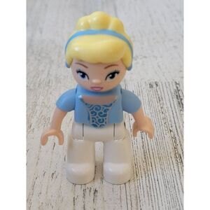 Play Disney queen Cinderella princess toy figure